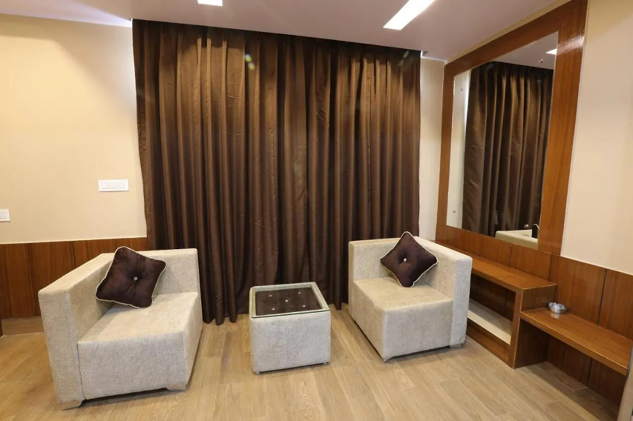 Ameera Hotel Shimla 3*,